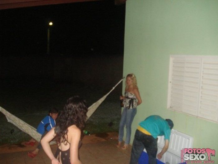 Safadinhas bebadas trepando gostoso com primos 3